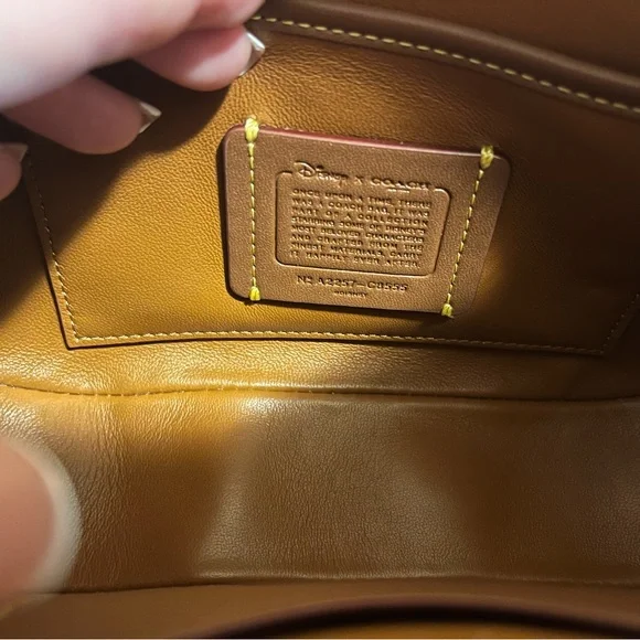 Coach X Disney - Camera Bag In Signature Textile Jacquard ❤️ - Picture 10 of 16